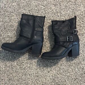 Black heels booties